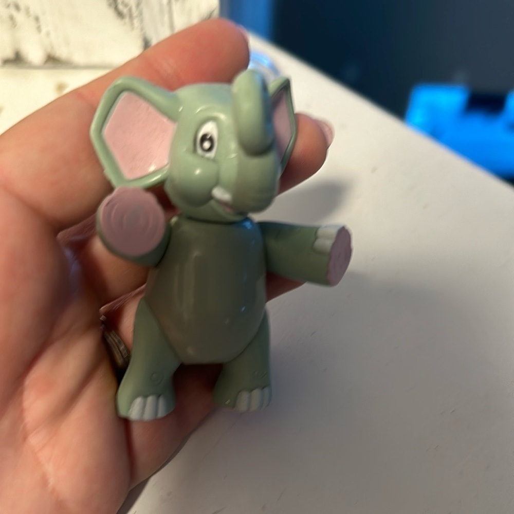Happy Elephant Toy, Moving limbs, RainForest Cafe animal figure, collectible - Picture 2 of 7